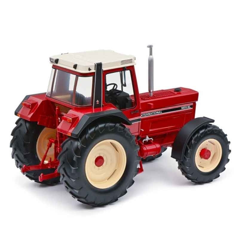 IHC 1455 XL 1:18 Sowroom model