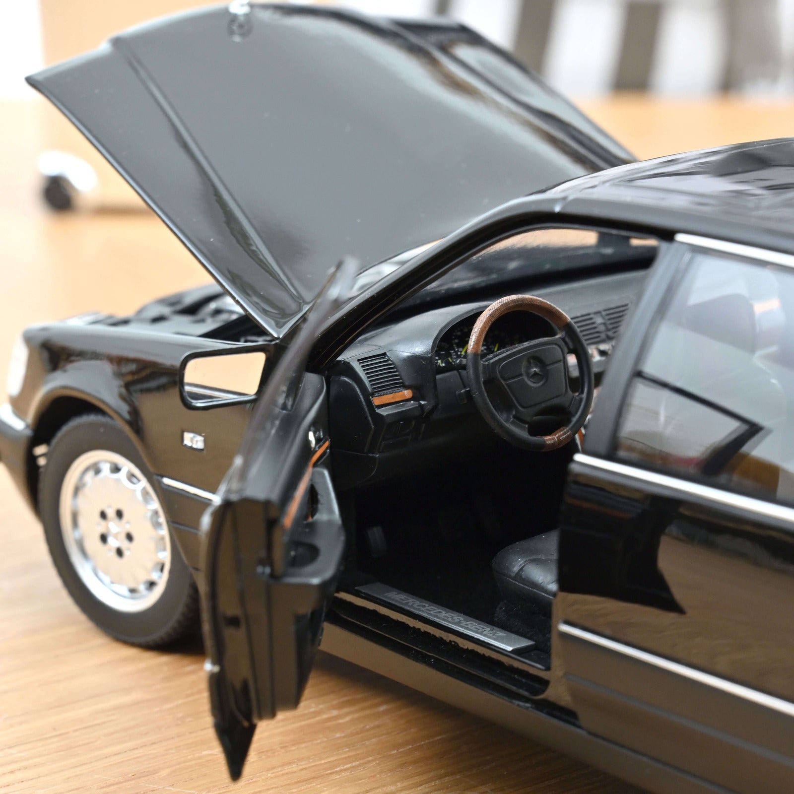 Mercedes-Benz S600 - 1997 - Osidian Black - 1:18 - Norev