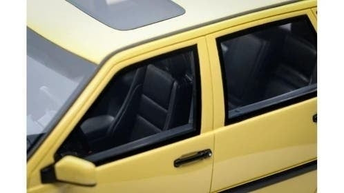 Volvo 850 T-5R Cream Yellow 1996 / OttOmobile / 1:18