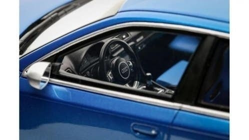 Audi RS 4 B7 Sedan Sprint Blue 2007 / 1:18 / OttOmobile