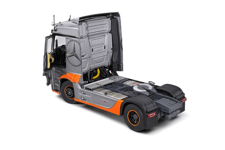 Mercedes Benz Actros B. Grand Prix Edition '19, zilver 1:24