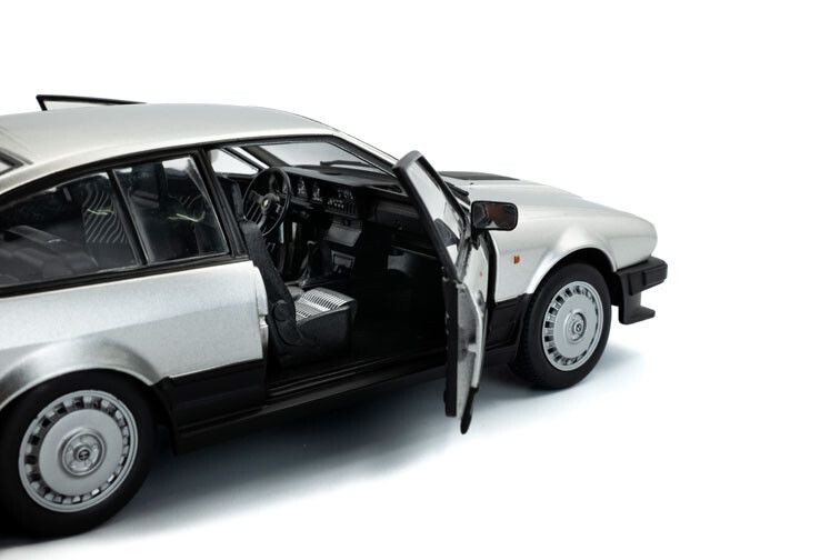 Alfa Romeo GTV6 '84, zilver