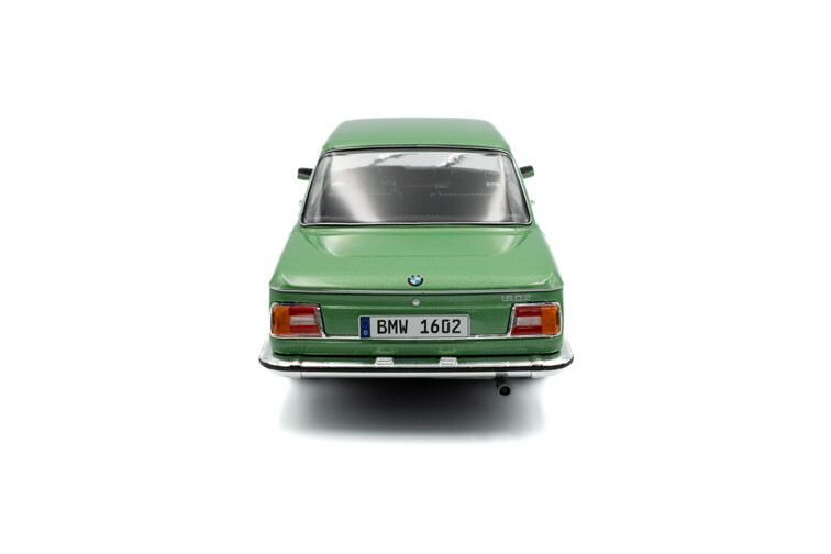 BMW 1602 Taiga '71, groen 1:18