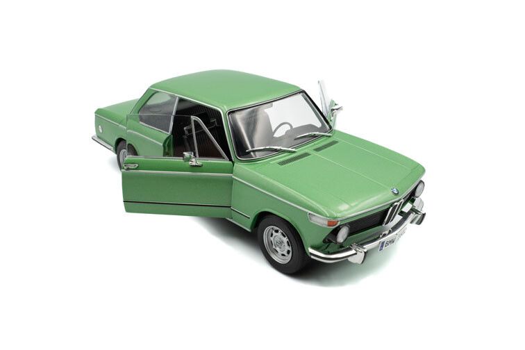 BMW 1602 Taiga '71, groen 1:18