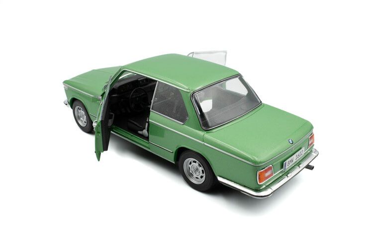 BMW 1602 Taiga '71, groen 1:18