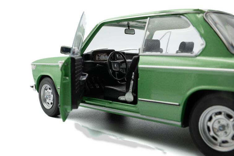 BMW 1602 Taiga '71, groen 1:18
