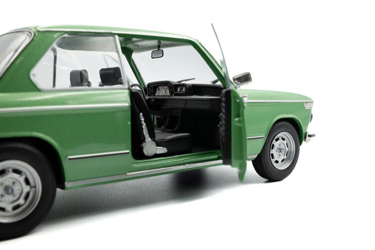 BMW 1602 Taiga '71, groen 1:18