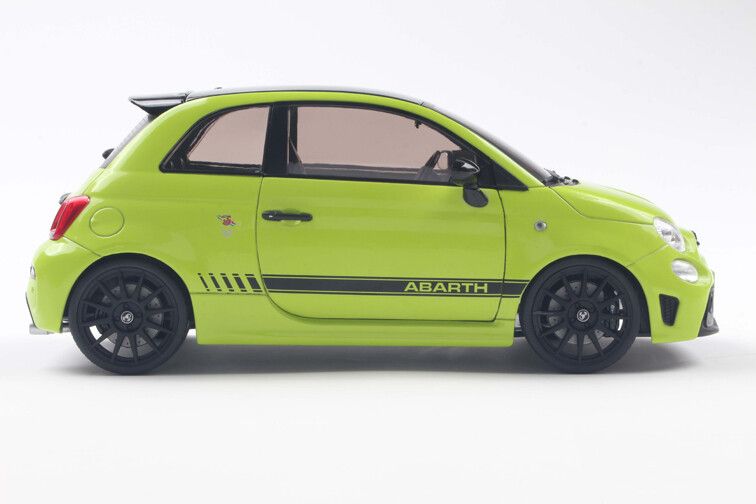 Fiat F595 Abarth '23, groen (Verde Adrenalina) 1:18