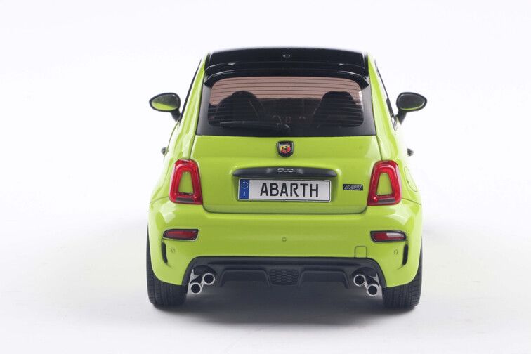 Fiat F595 Abarth '23, groen (Verde Adrenalina) 1:18