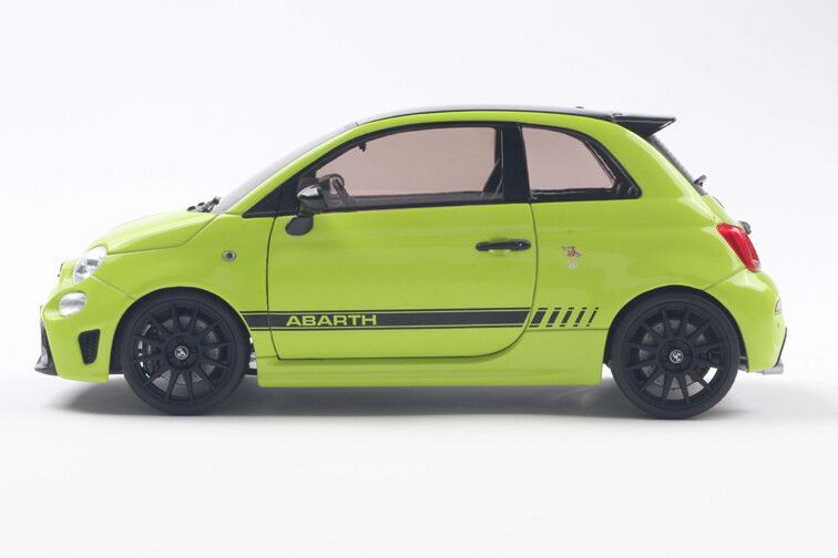 Fiat F595 Abarth '23, groen (Verde Adrenalina) 1:18