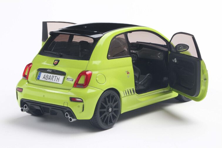 Fiat F595 Abarth '23, groen (Verde Adrenalina) 1:18