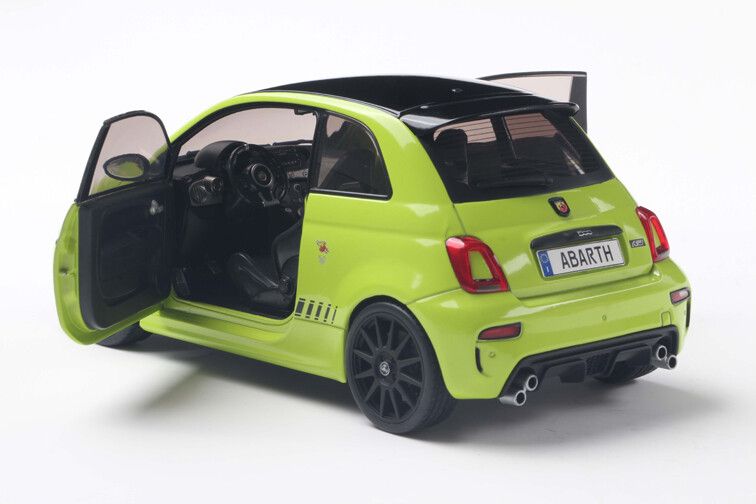 Fiat F595 Abarth '23, groen (Verde Adrenalina) 1:18