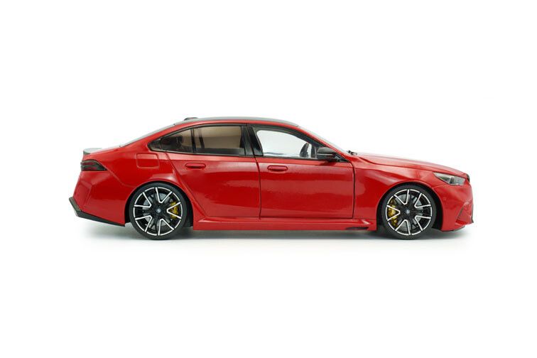 BMW M5 (G90) sedan '25, rood