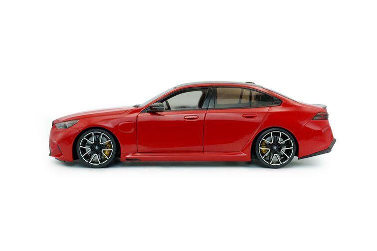 BMW M5 (G90) sedan '25, rood