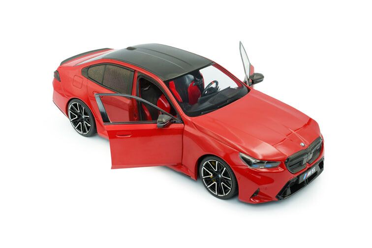 BMW M5 (G90) sedan '25, rood