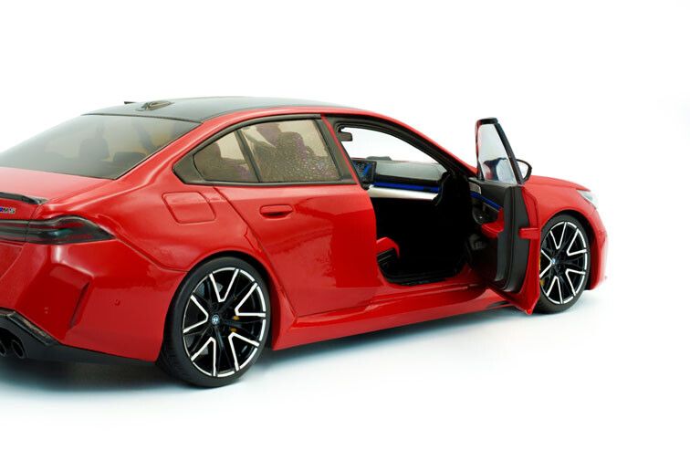 BMW M5 (G90) sedan '25, rood
