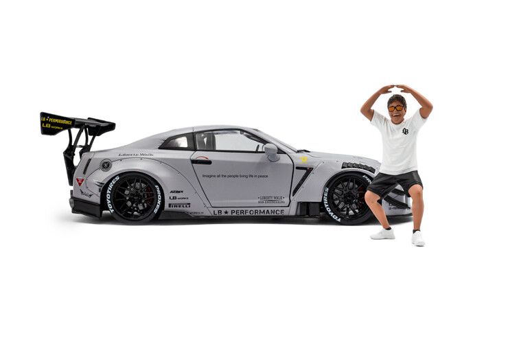 Nissan GT-R (R35) W/ Liberty Walk Body Kit 2 fig. '24, grijs 1:18