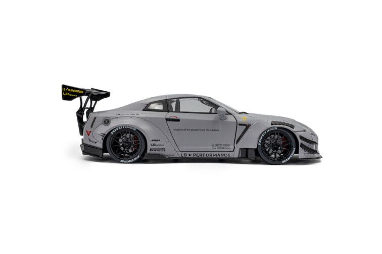 Nissan GT-R (R35) W/ Liberty Walk Body Kit 2 fig. '24, grijs 1:18