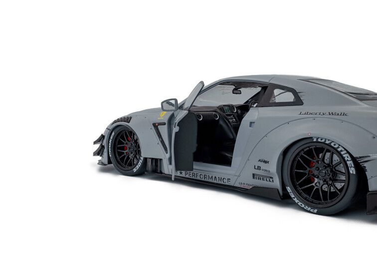 Nissan GT-R (R35) W/ Liberty Walk Body Kit 2 fig. '24, grijs 1:18