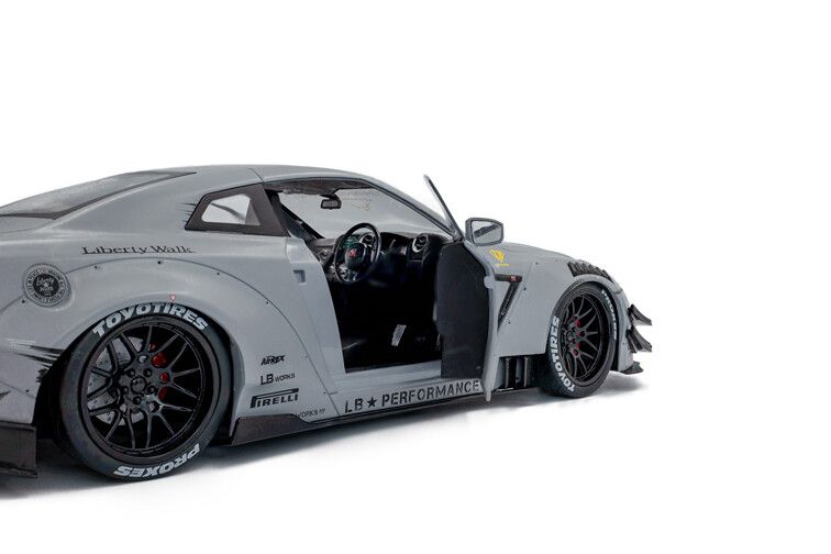 Nissan GT-R (R35) W/ Liberty Walk Body Kit 2 fig. '24, grijs 1:18