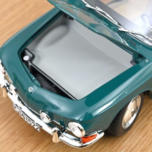 VW Karmann Ghia 1500 1963 Smaragd Green / 1:18 / Norev
