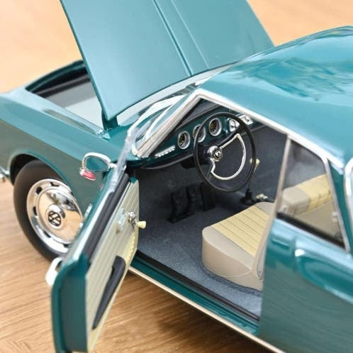 VW Karmann Ghia 1500 1963 Smaragd Green / 1:18 / Norev