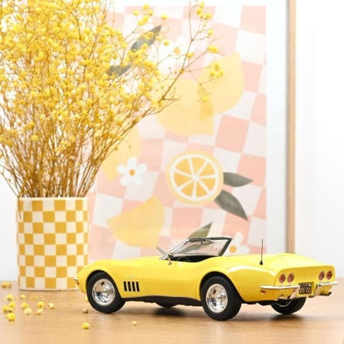 Corvette Convertible 1969 Daytona Yellow / 1:18 / Norev