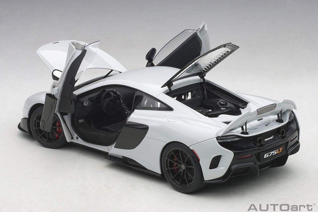 McLaren 675 LT • 2016 • AUTOart • 1:18 - AANBIEDING
