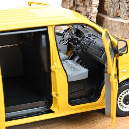 VW Transporter 2003 Post / 1:18 / Norev
