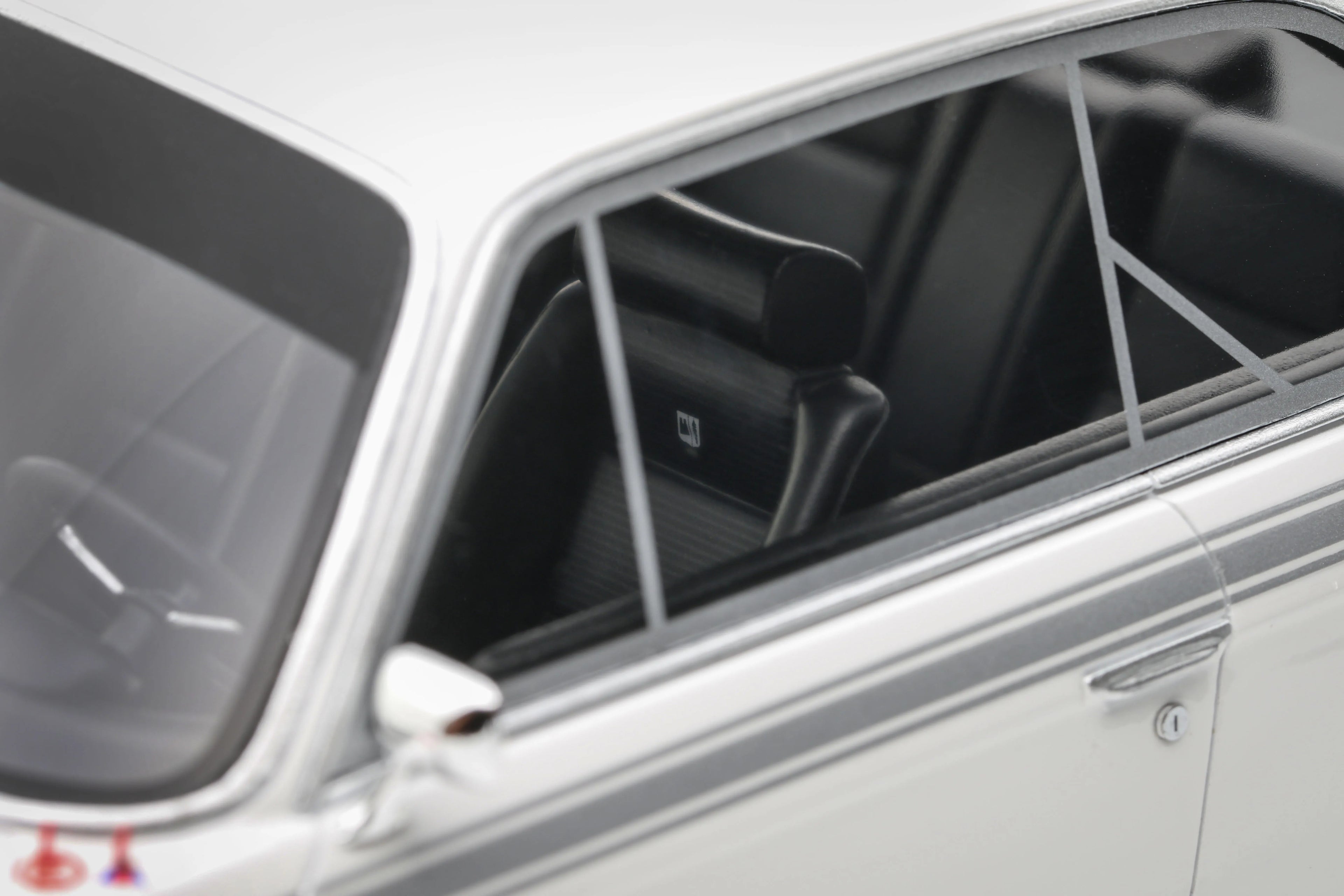 BMW 3.0 CSL Chamonix '72, wit 1:18