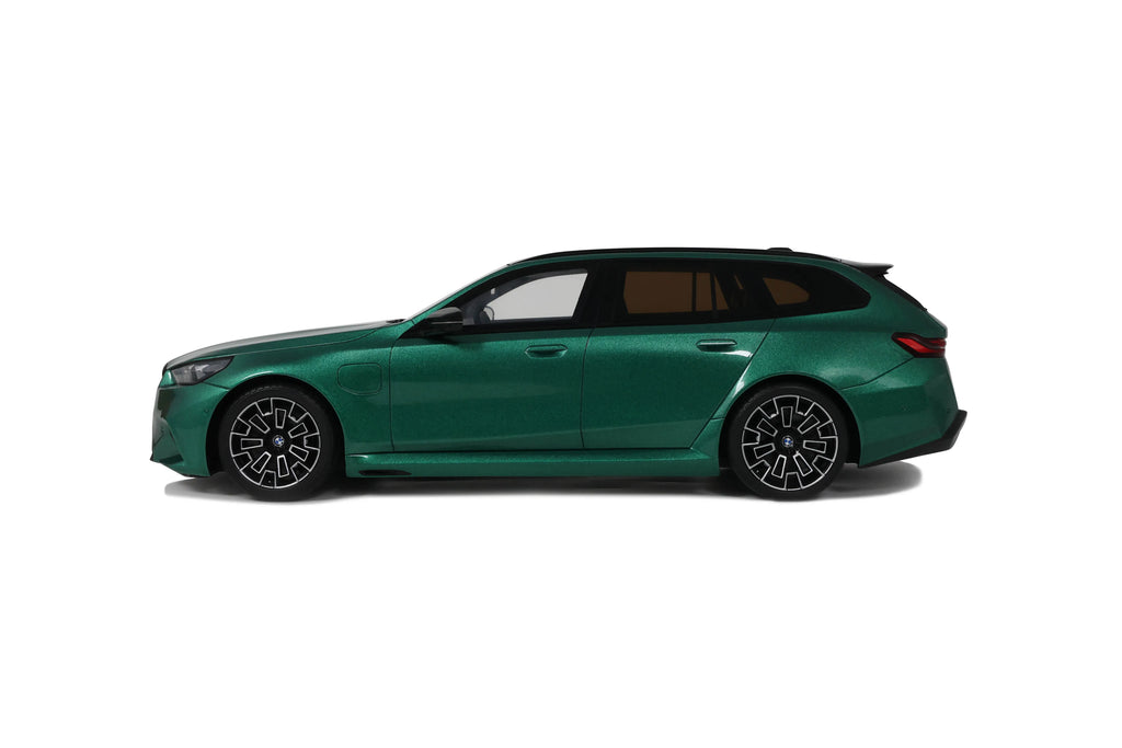 BMW M5 Touring '24, groen (Isle of Man green)