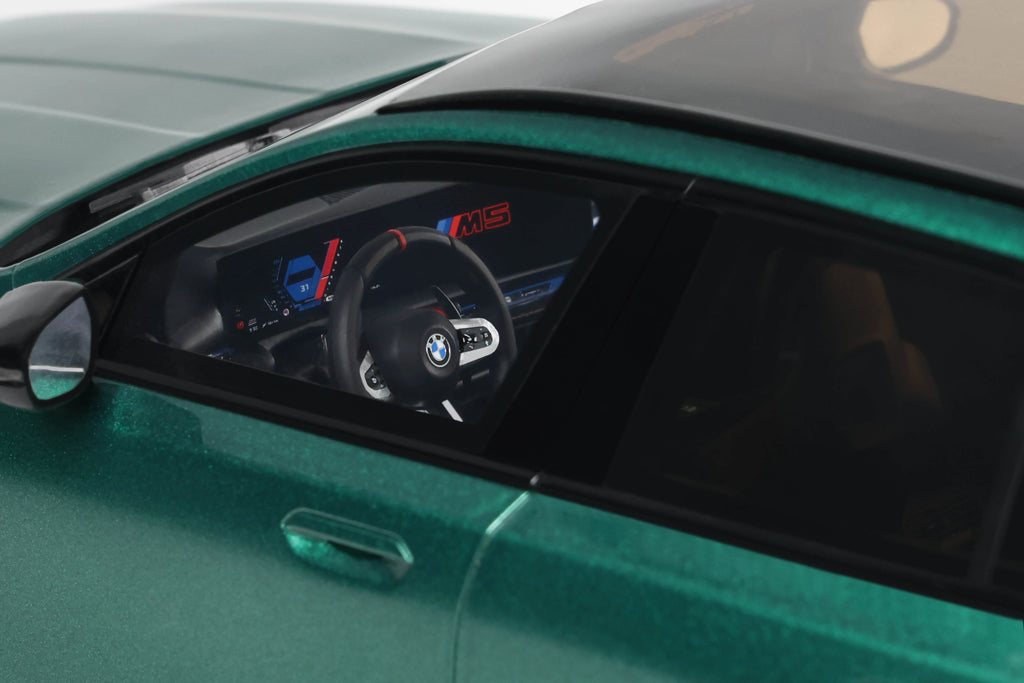 BMW M5 Touring '24, groen (Isle of Man green)