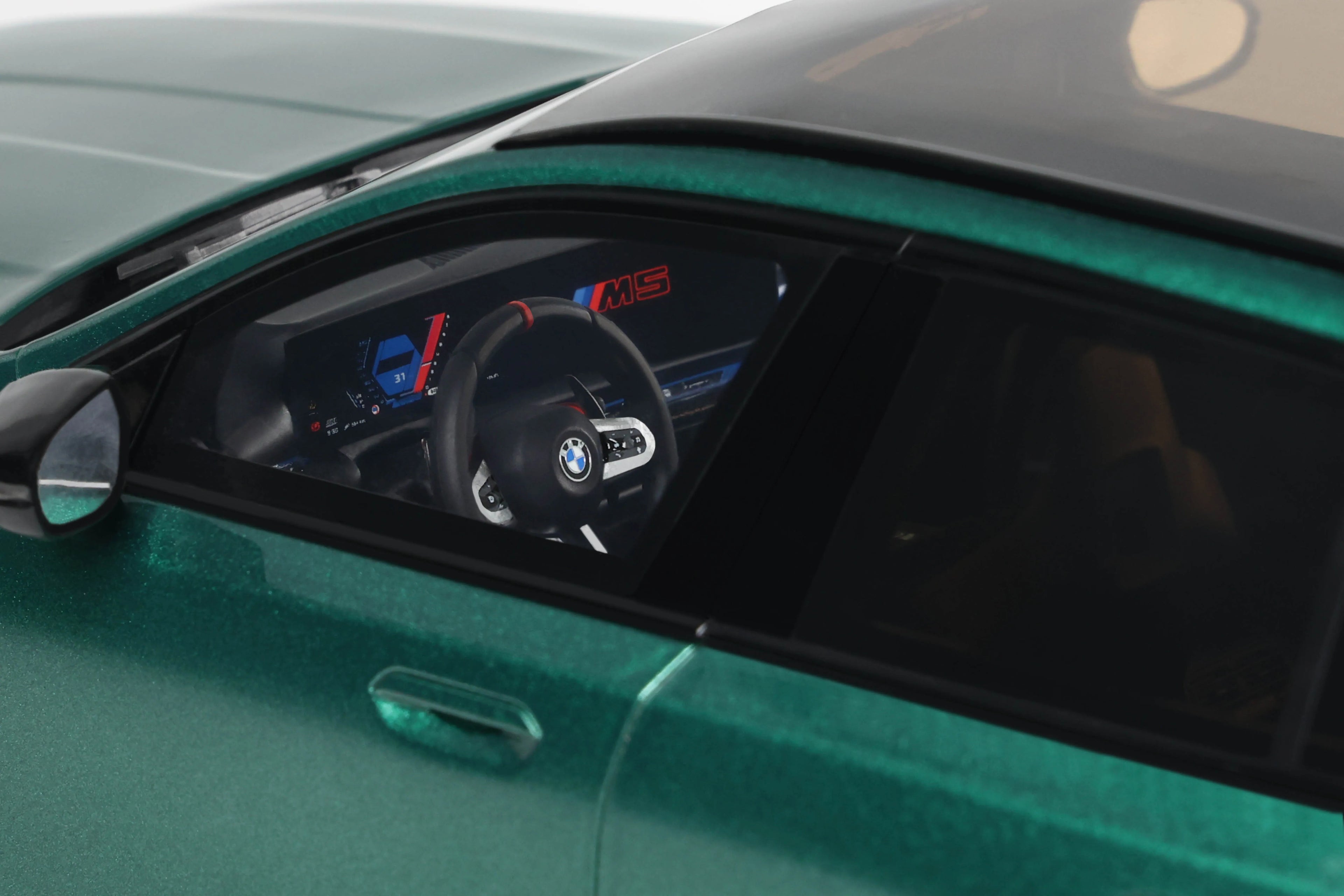 BMW M5 Touring '24, groen (Isle of Man green)