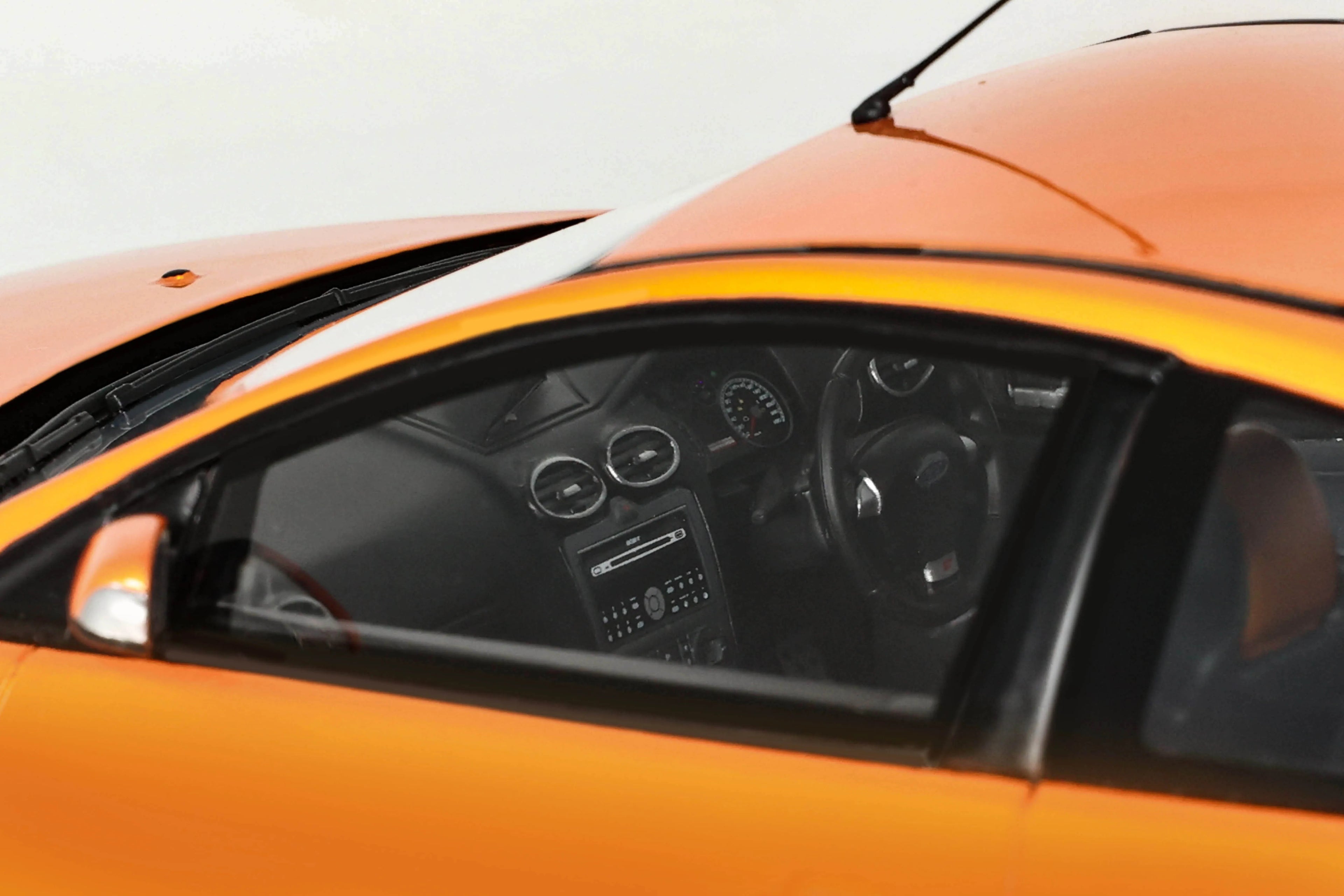 Ford Focus MK2 ST 2.5 (Electric Orange) 1:18