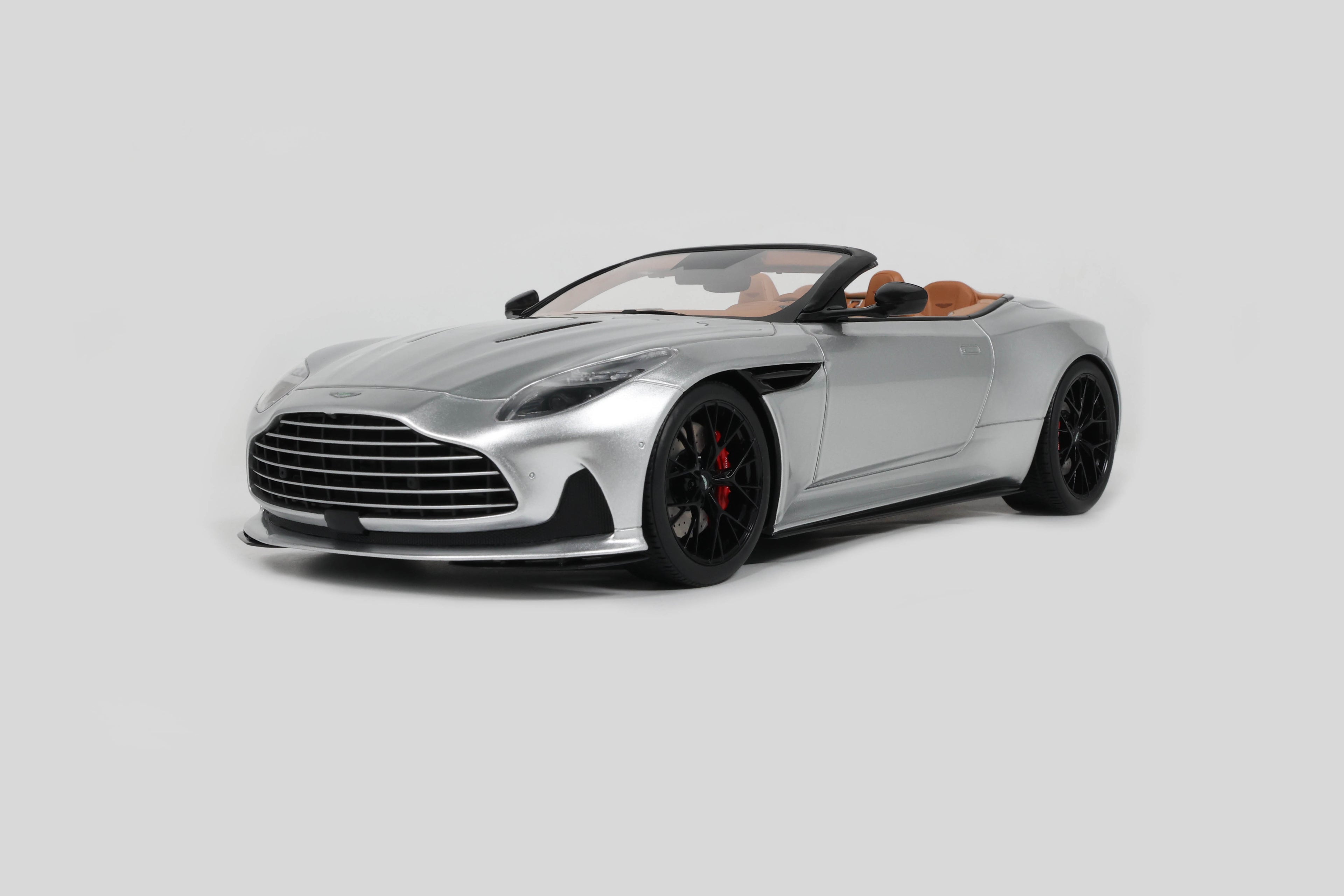 ASTON MARTIN DB12 VOLANTE SILVER 2023 1:18 GT SPIRIT