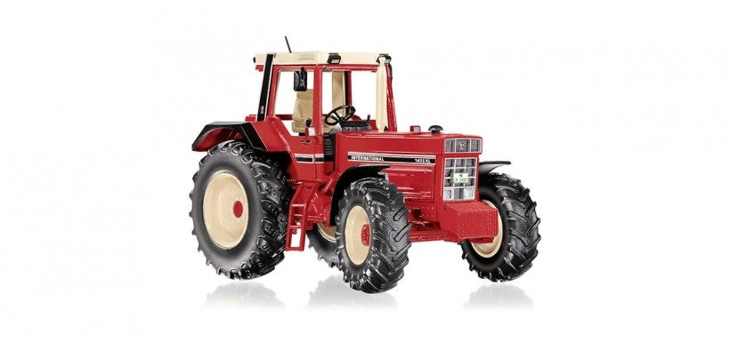 IHC 1455 XL 1:18 Sowroom model