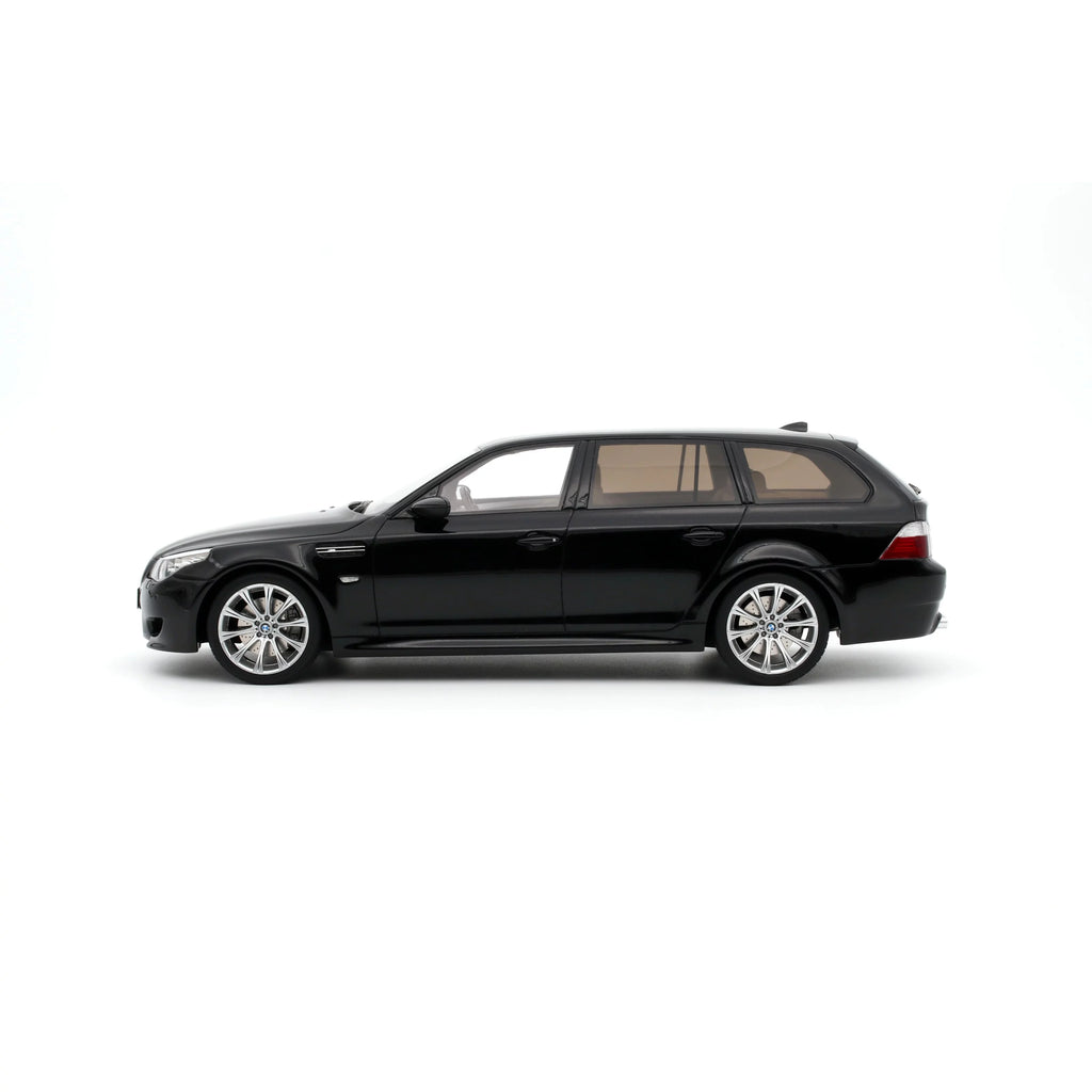 BMW M5 (E61) 2004, zwart 1:18