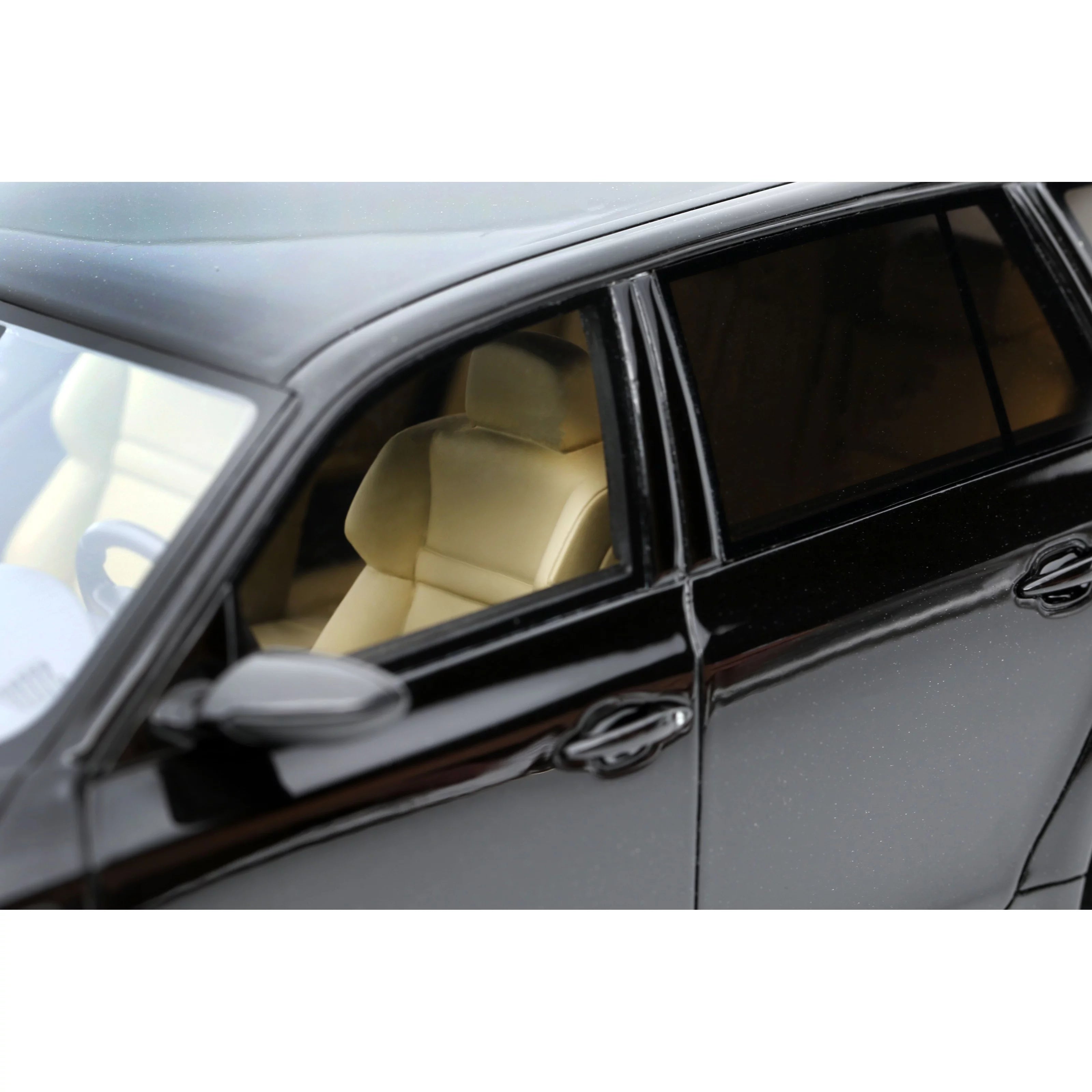 BMW M5 (E61) 2004, zwart 1:18