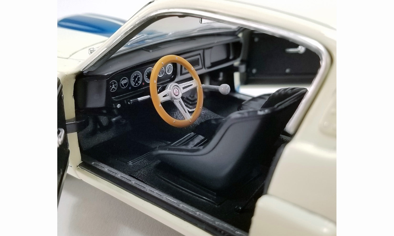 Shelby G.T. 350R #7 Sterling Moss 1965