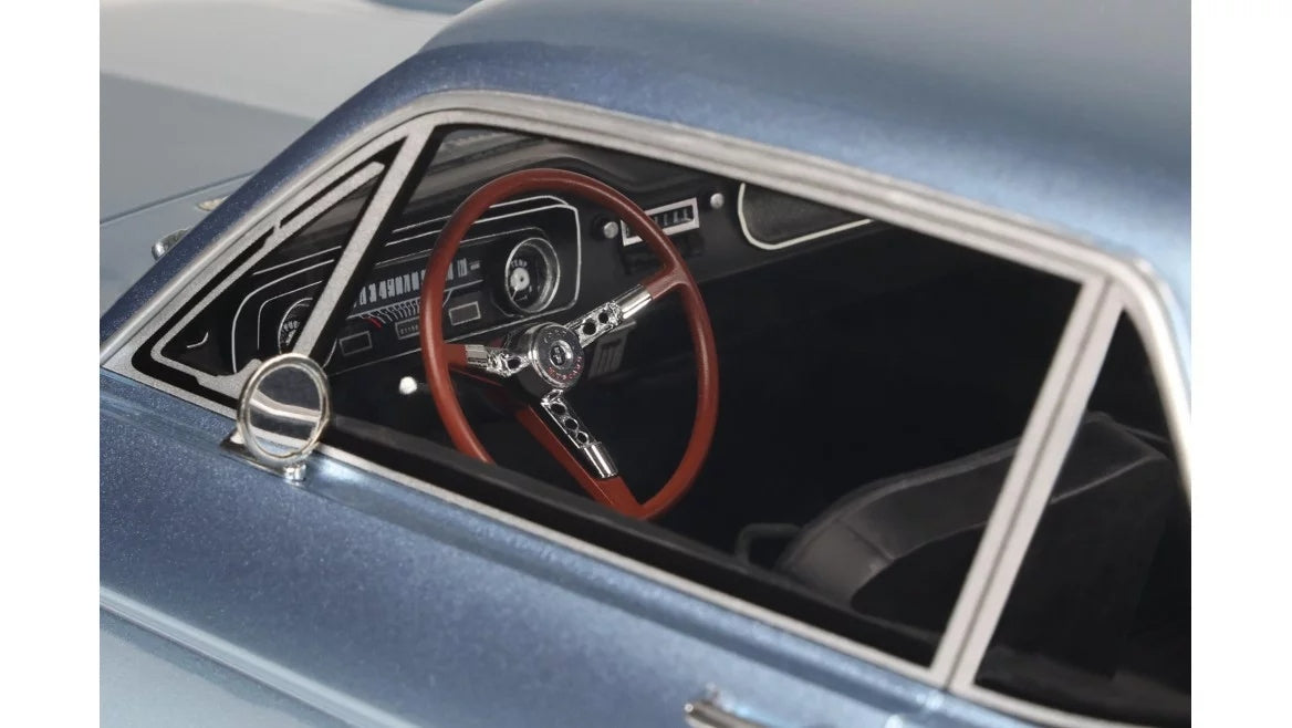 FORD MUSTANG V8 HARDTOP SILVER BLUE PONY 1965 1:12
