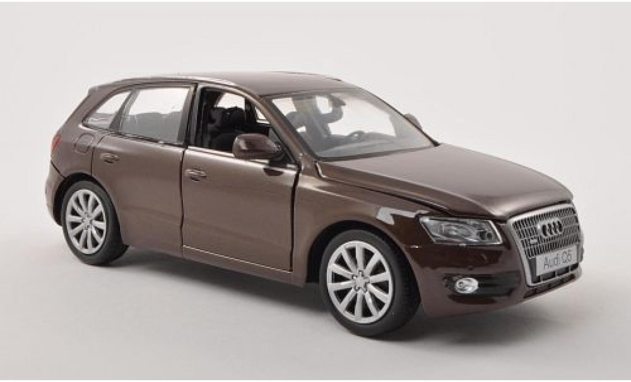 Audi Q5 Bruin metallic 1:24 MotorMax