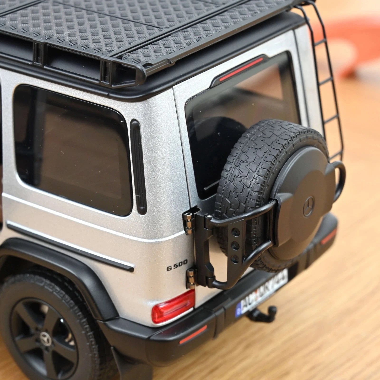 Mercedes G-Klasse 2024 Iridium Silver 1:18 Norev