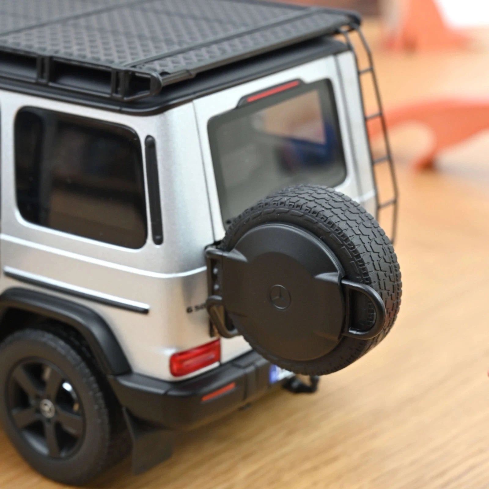 Mercedes G-Klasse 2024 Iridium Silver 1:18 Norev