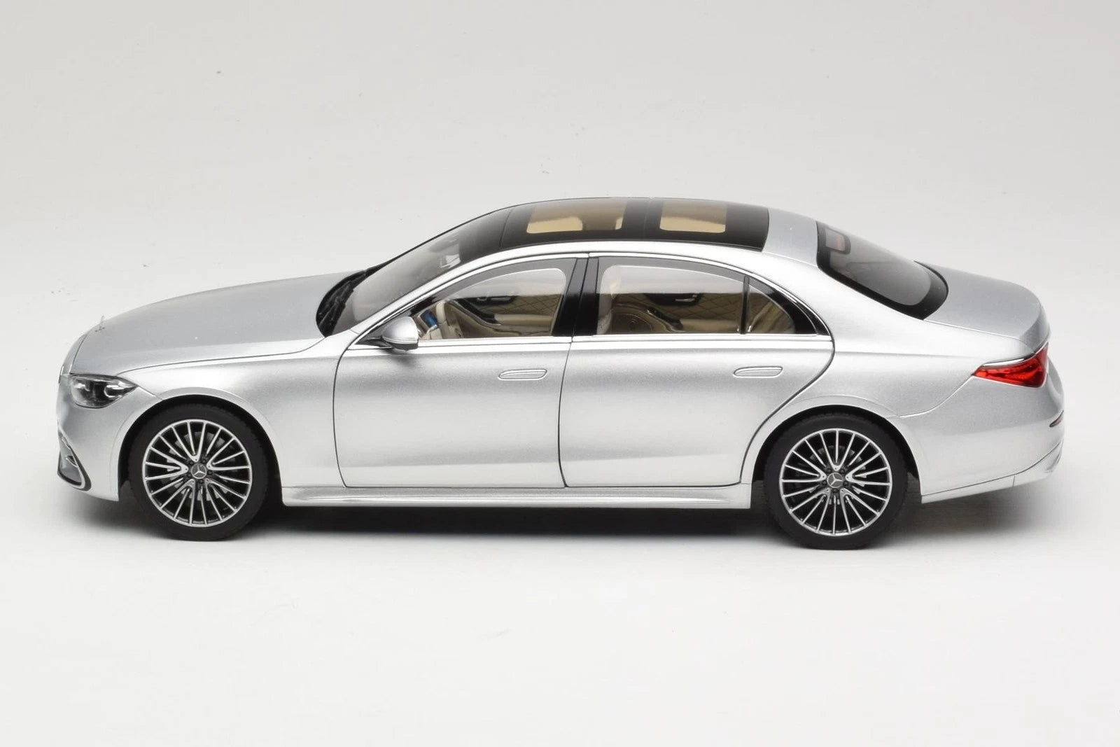 Mercedes S-Klasse AMG-line 2021 Brilliant Silver 1:18 Norev