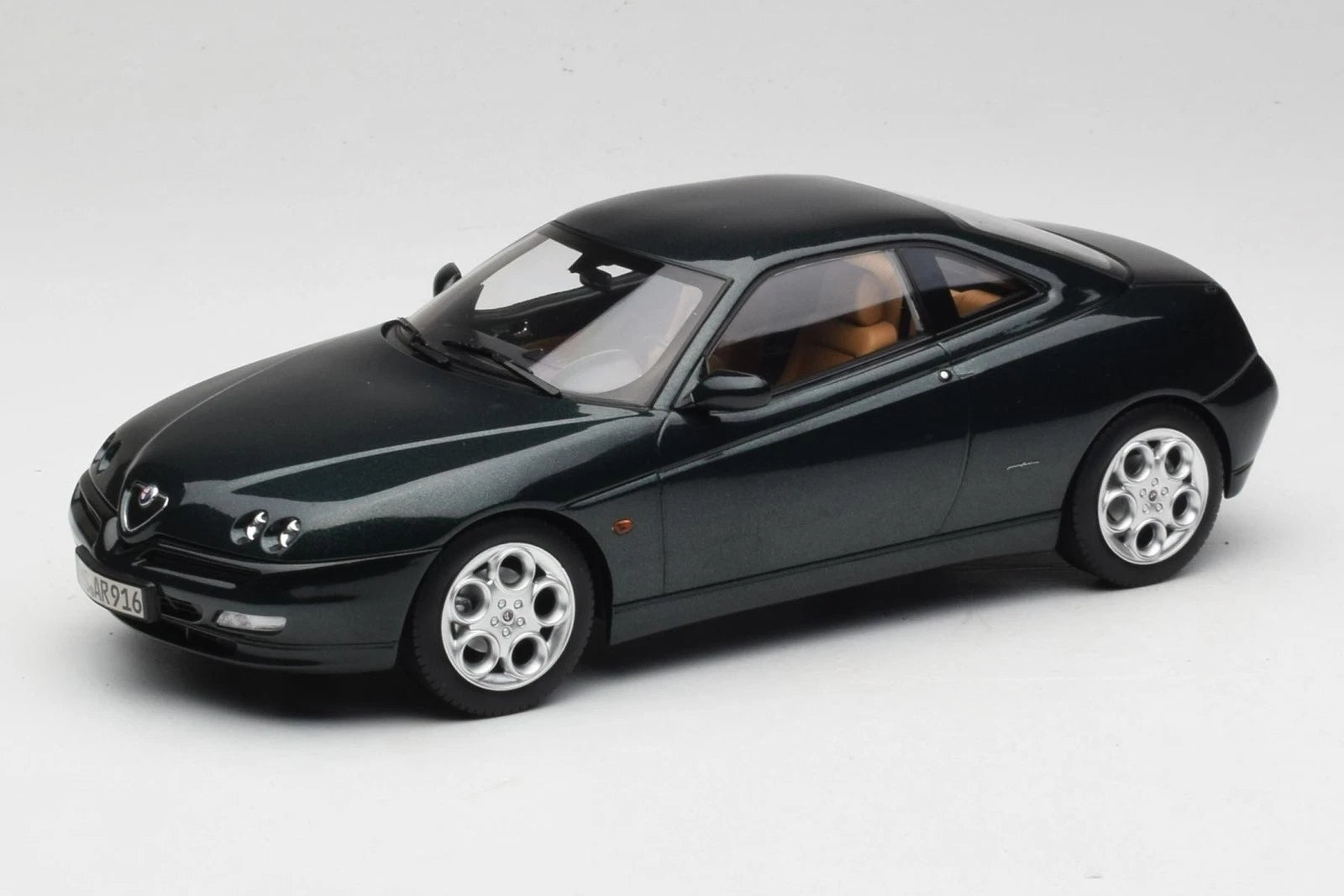 Alfa Romeo GTV 2001 Coventry Green Metallic 1:18 Norev