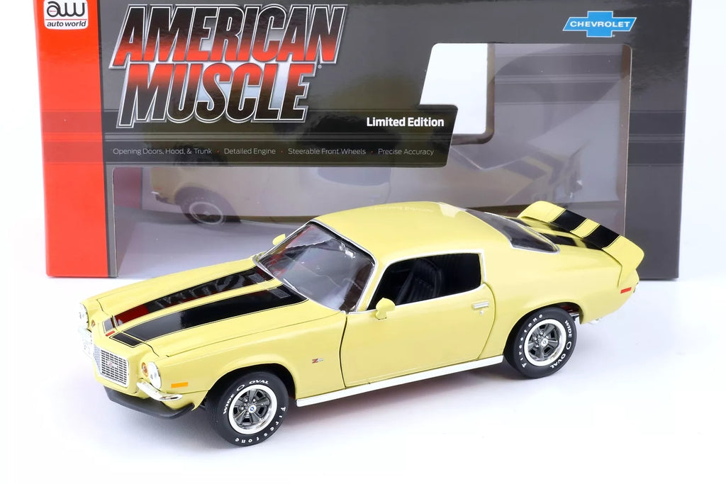 Chevrolet Camaro RS/ Z28 Coupe cream yellow/ black stripes