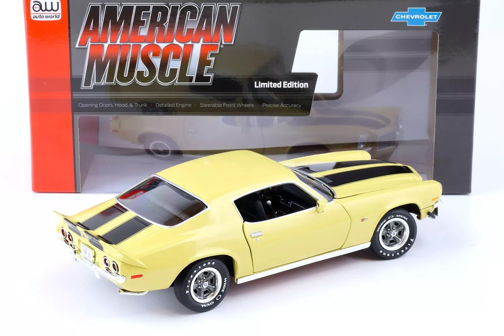 Chevrolet Camaro RS/ Z28 Coupe cream yellow/ black stripes