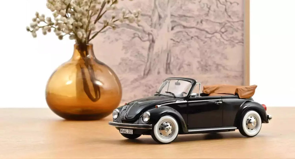 Volkswagen Kever 1303 Cabriolet - 1:18 - Norev
