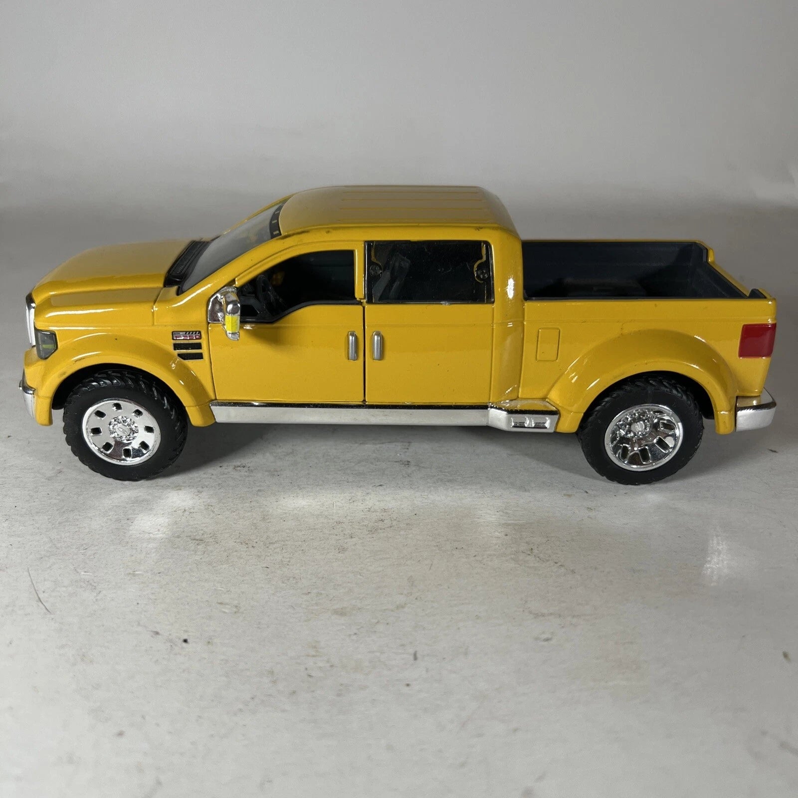 Ford Mighty F-350 Super Duty - Maisto - 1:31