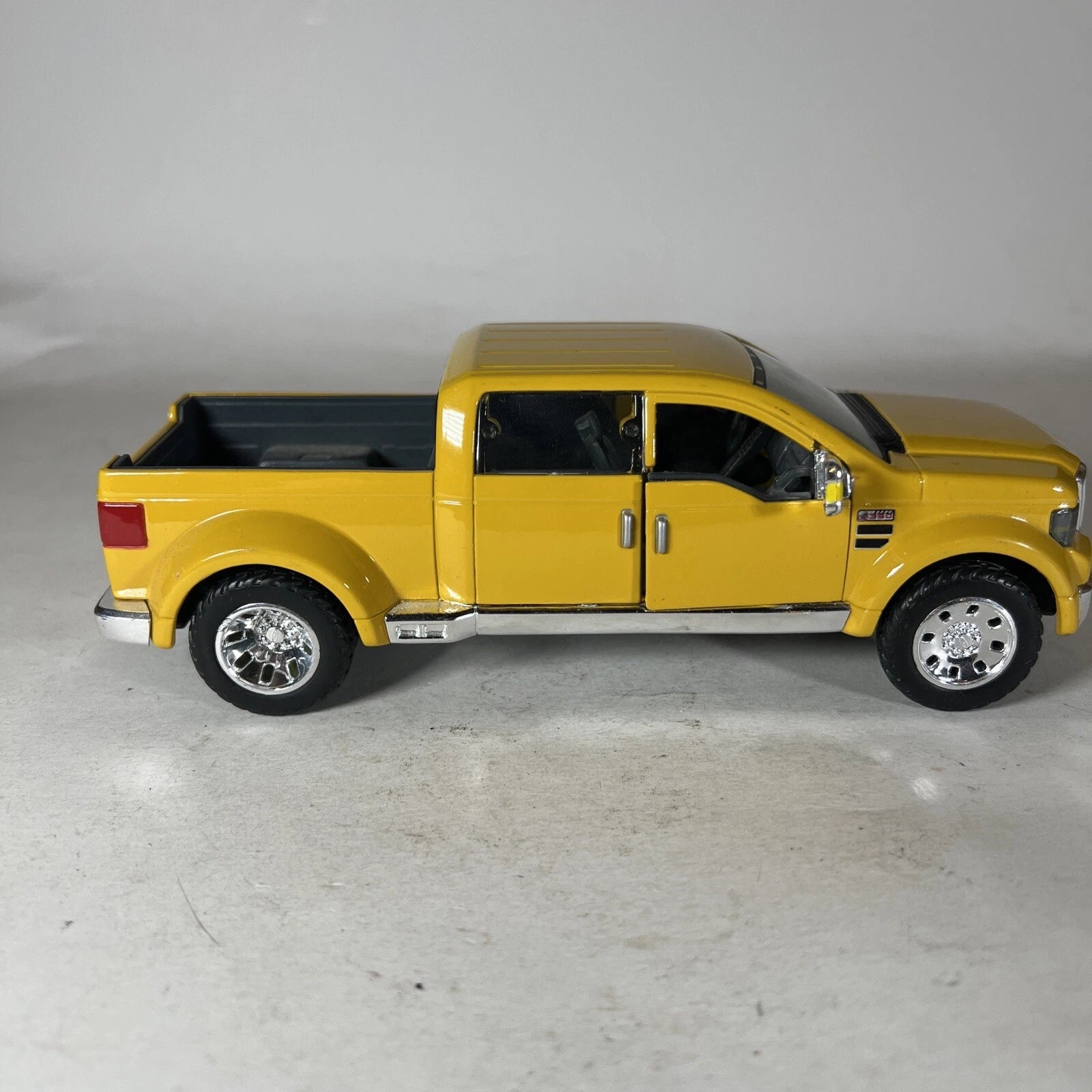 Ford Mighty F-350 Super Duty - Maisto - 1:31